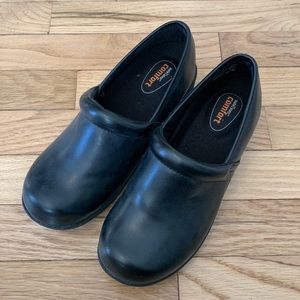 SafeTStep Black Clogs